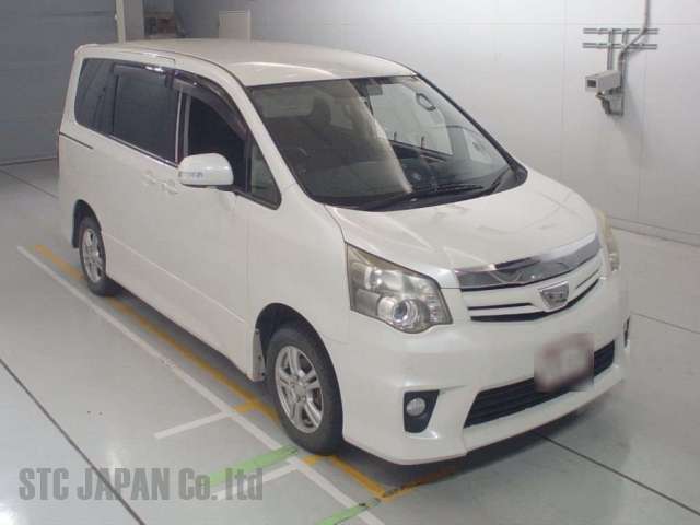 Toyota Noah  2000cc Image