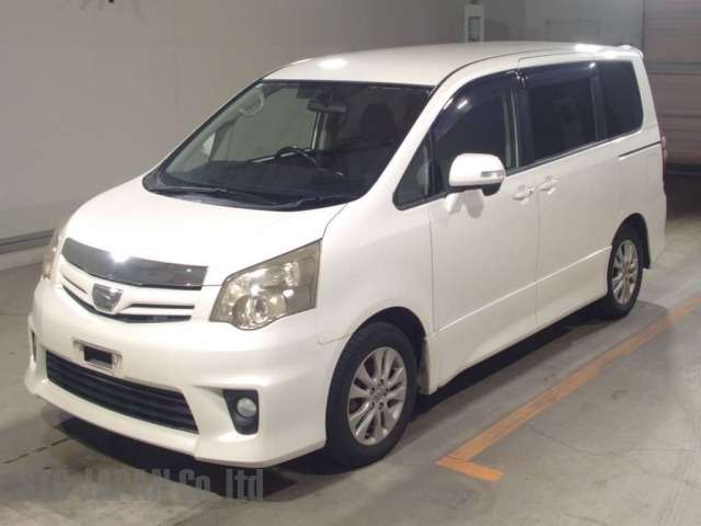 Toyota Noah  2000cc Image