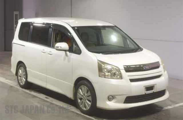 Toyota Noah  2000 Image