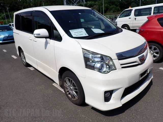 Toyota Noah  2000 Image
