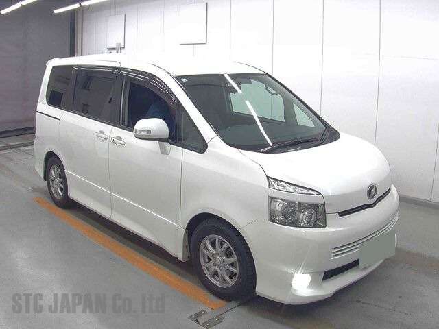 Toyota Voxy  2000 Image