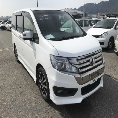 Honda Stepwagon   2000cc Image