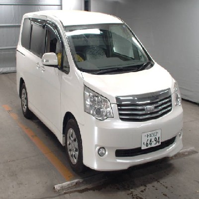 Toyota Noah  2000cc Image
